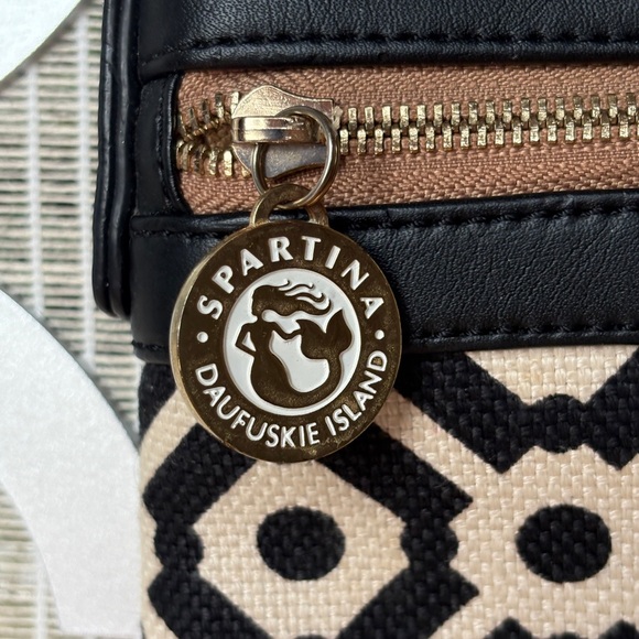 Spartina 449 Black and White Patterned Crossbody Bag With A Little Mark On Front - Picture 7 of 16